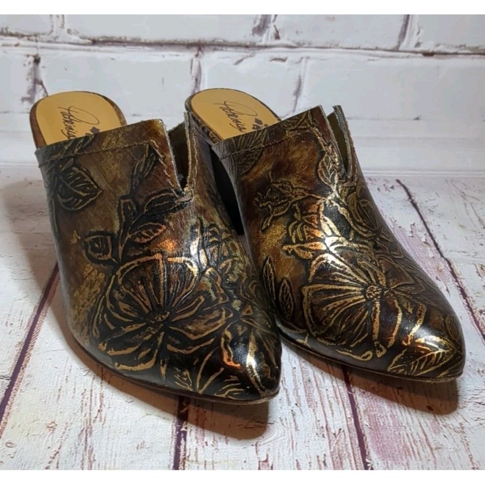 Patricia Nash Gold Floral Accent Tooled Leather Mules Clogs Women's 6.5